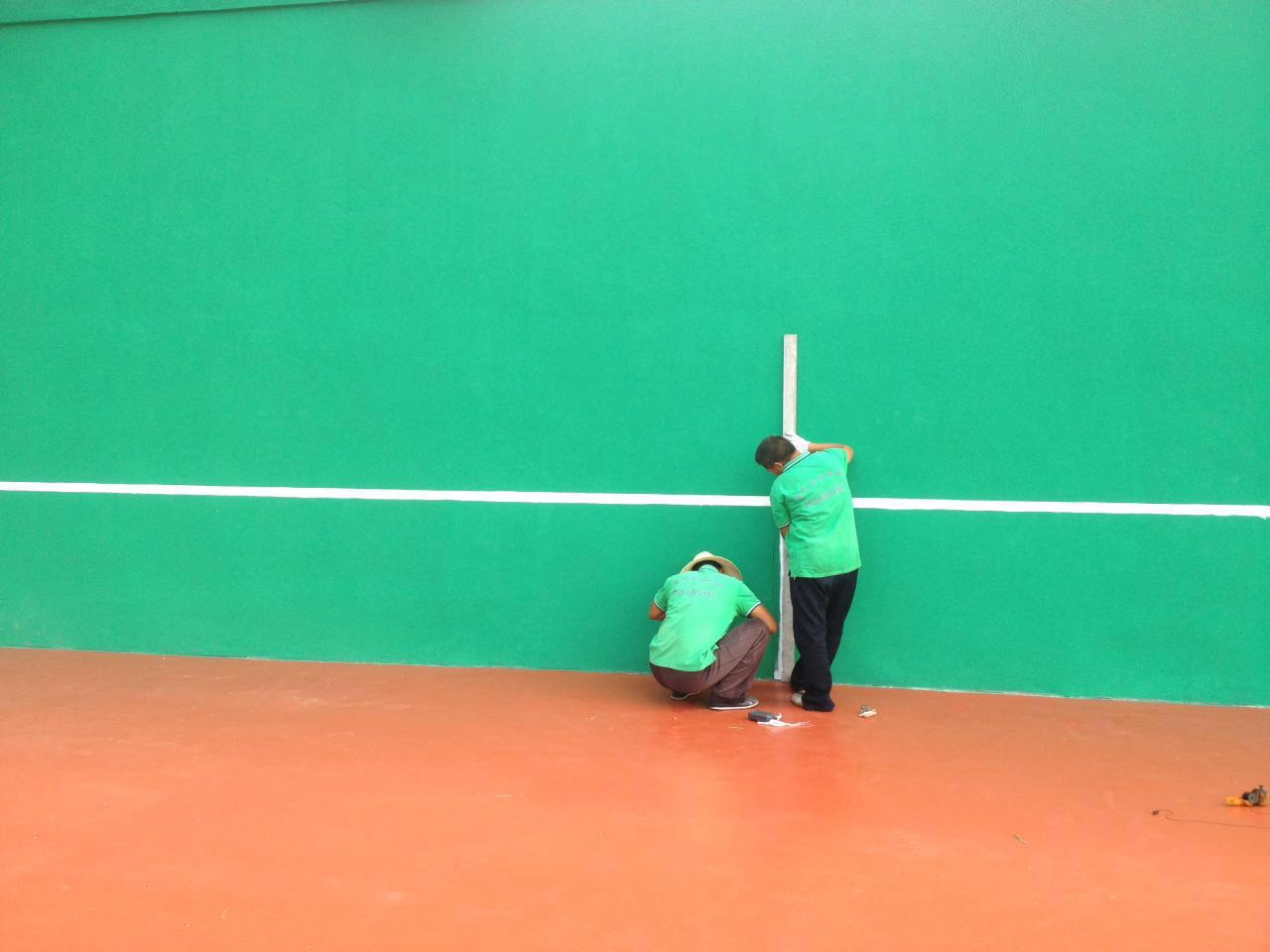 工程學(xué)院網(wǎng)球場(chǎng)，機(jī)打訓(xùn)練墻